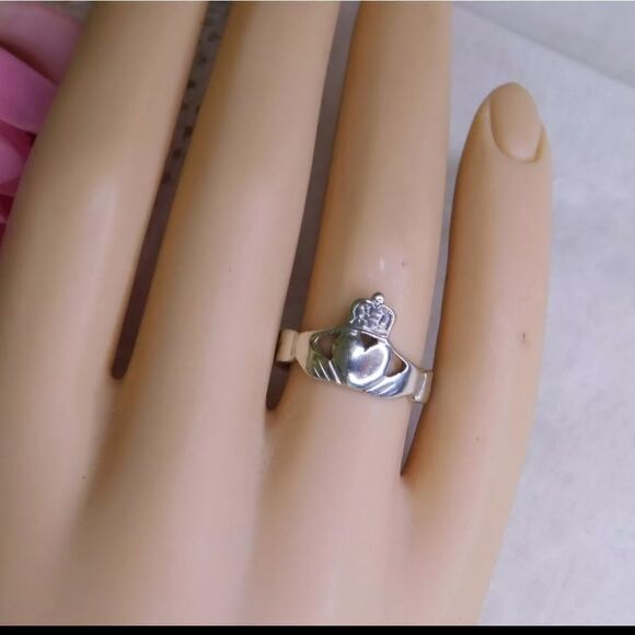 Claddagh Sterling Silver Ring Irish Heart in Your Hands - Picture 4 of 9